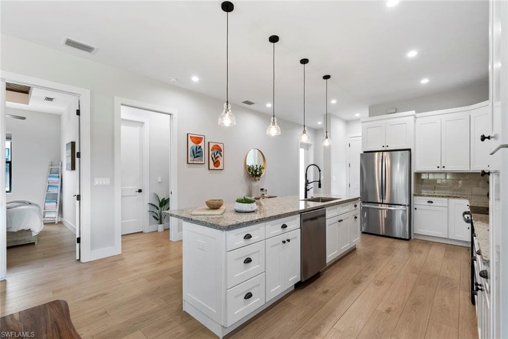 3552 Hibiscus AVE, NAPLES FL 34104-8