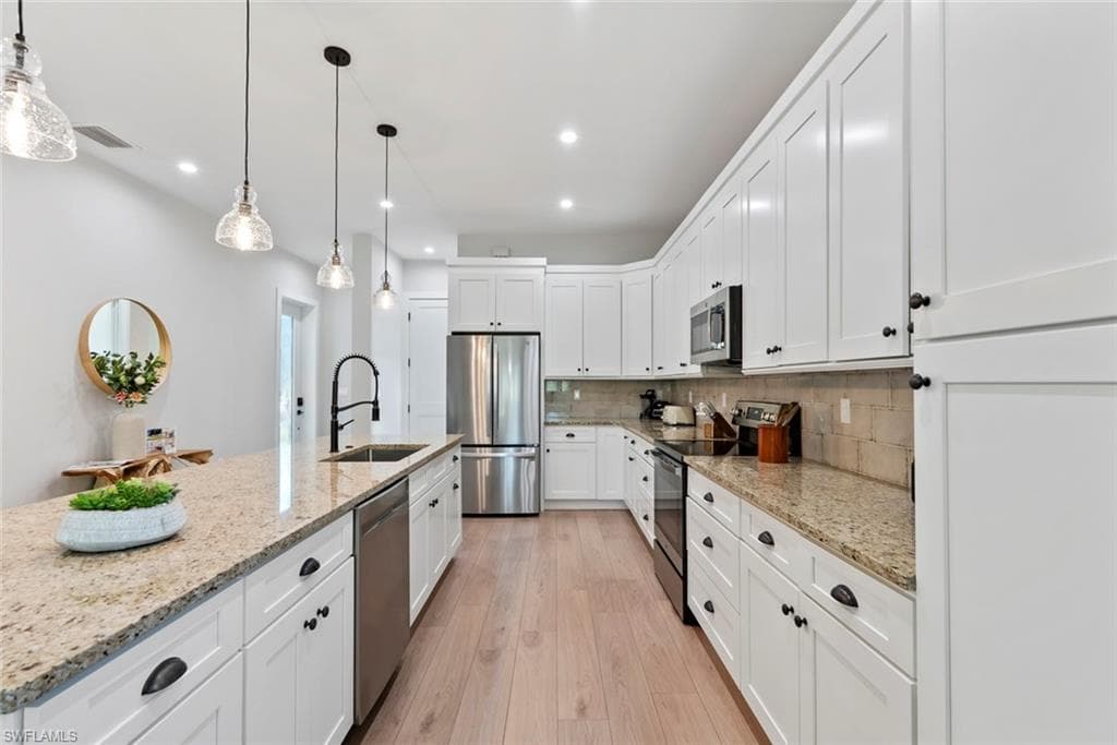 3552 Hibiscus AVE, NAPLES FL 34104-9