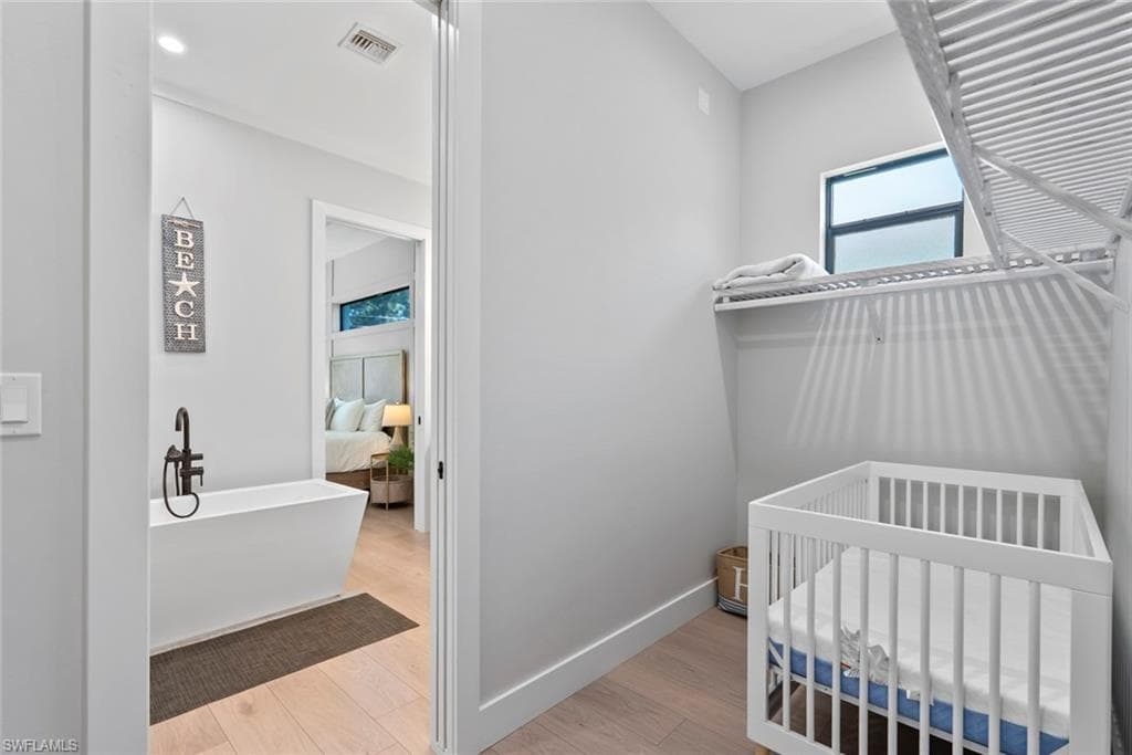 3552 Hibiscus AVE, NAPLES FL 34104-36