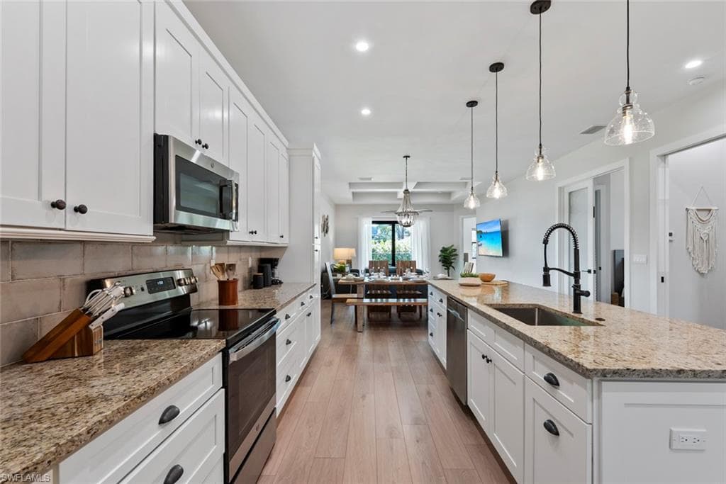 3552 Hibiscus AVE, NAPLES FL 34104-7