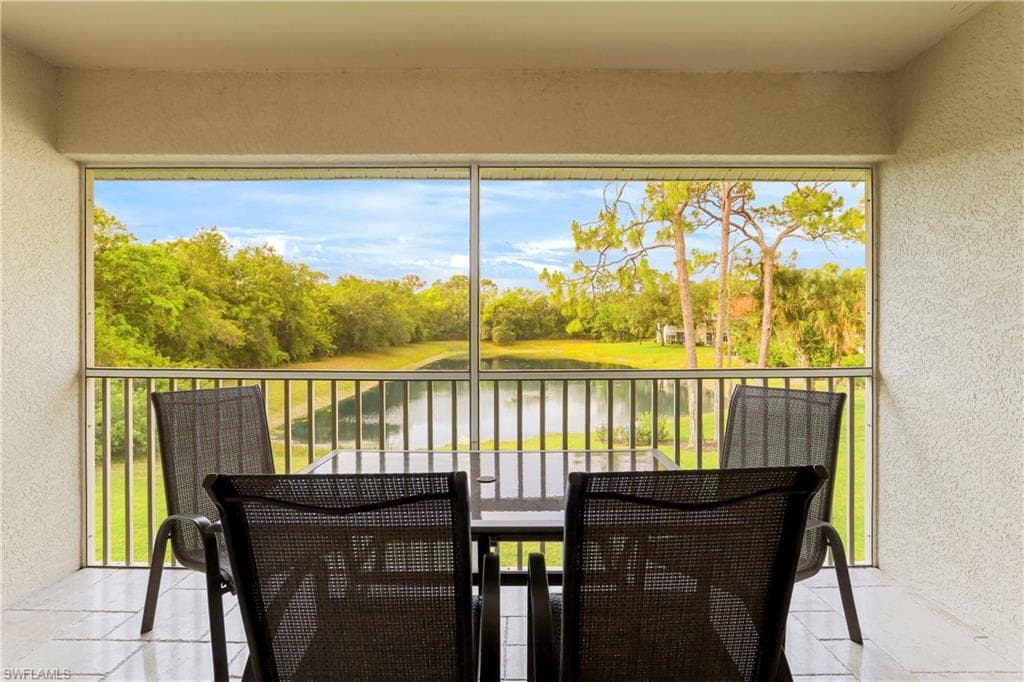 337 Robin Hood CIR # 204, NAPLES FL 34104-15