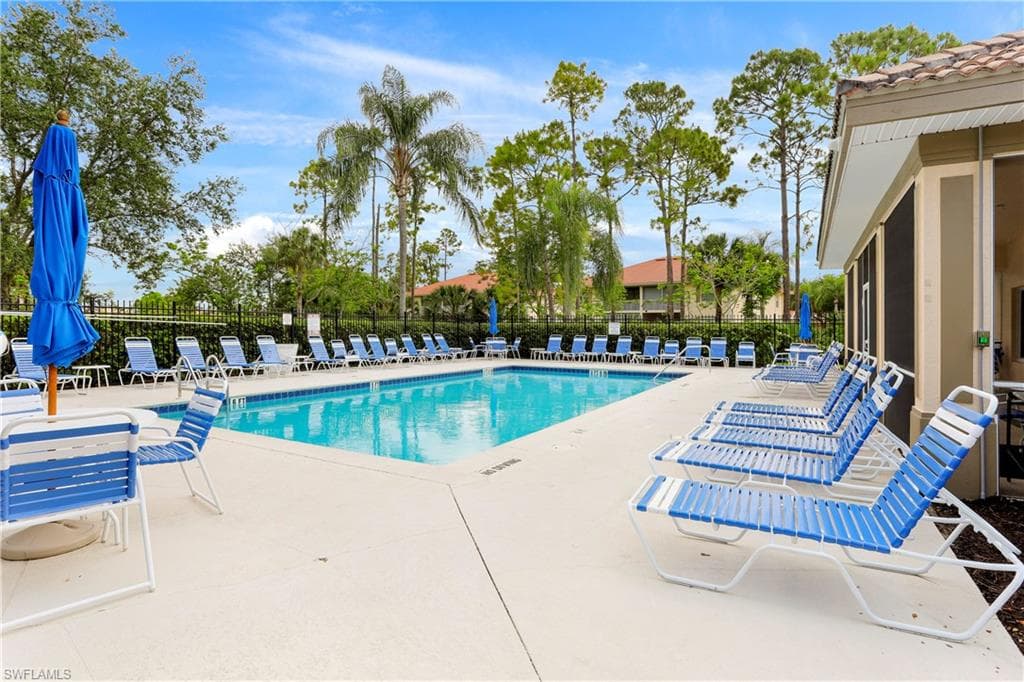 337 Robin Hood CIR # 204, NAPLES FL 34104-21