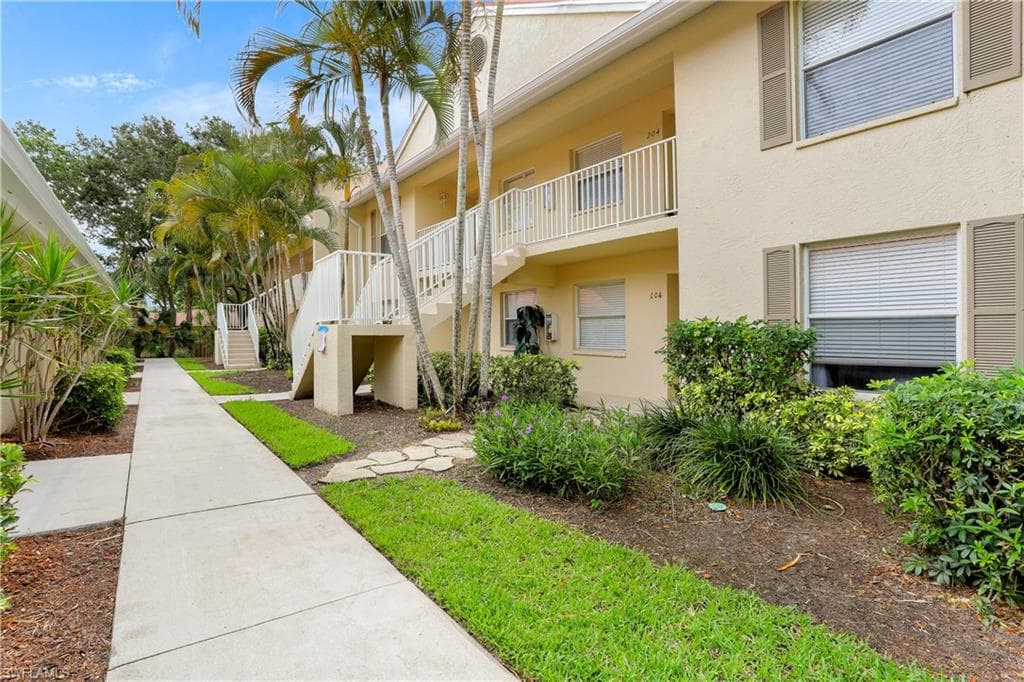 337 Robin Hood CIR # 204, NAPLES FL 34104-18
