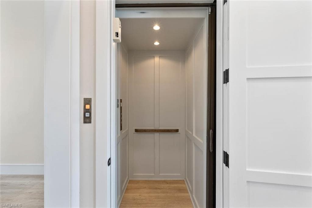 250 6th ST, BONITA SPRINGS FL 34134-15