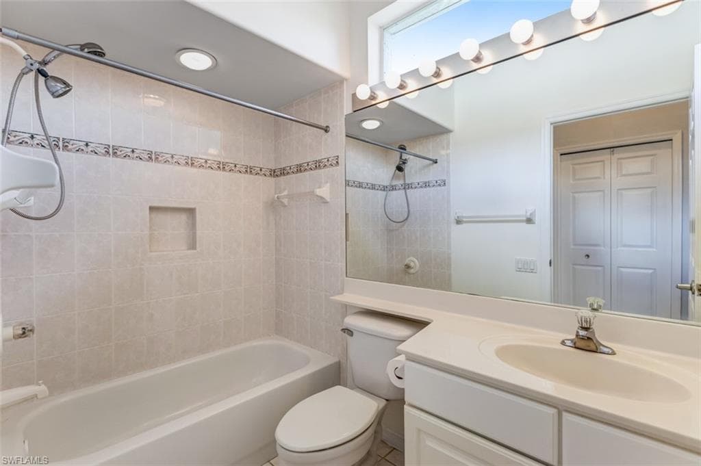 9141 Garden Pointe, FORT MYERS FL 33908-27