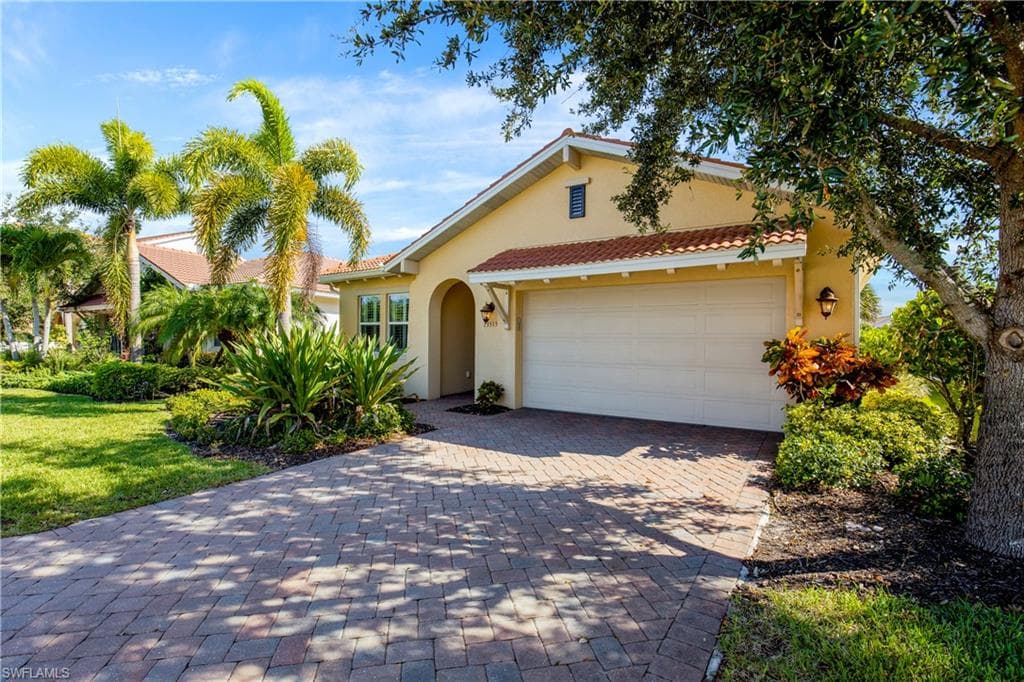 13515 Cambridge LN, NAPLES FL 34109-27