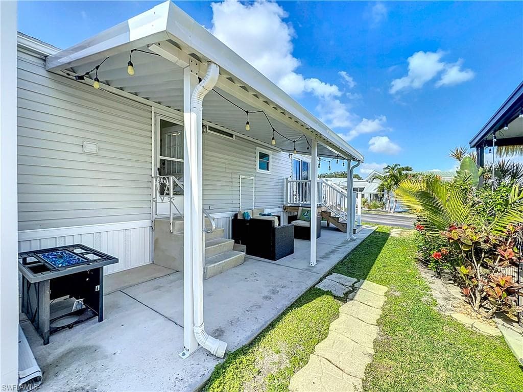 11561 Blue Warbler DR, FORT MYERS FL 33908-16