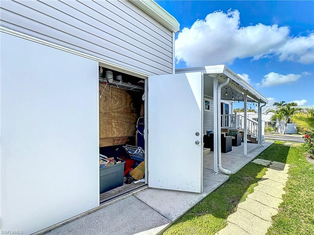 11561 Blue Warbler DR, FORT MYERS FL 33908-21