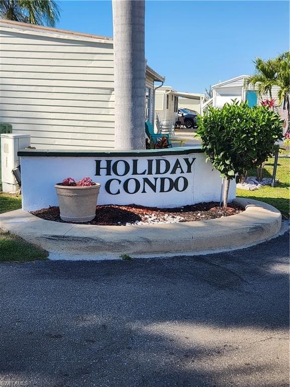 11561 Blue Warbler DR, FORT MYERS FL 33908-36