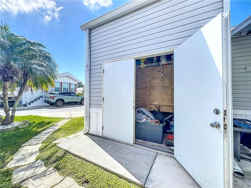 11561 Blue Warbler DR, FORT MYERS FL 33908-20