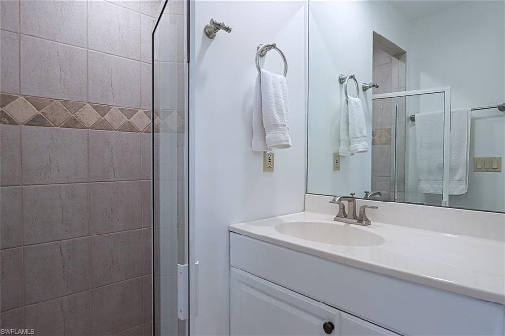 1521 Gordon River LN, NAPLES FL 34104-27