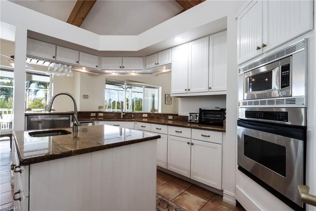 1521 Gordon River LN, NAPLES FL 34104-8