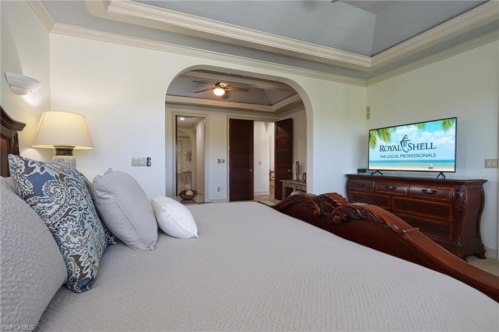 1521 Gordon River LN, NAPLES FL 34104-14