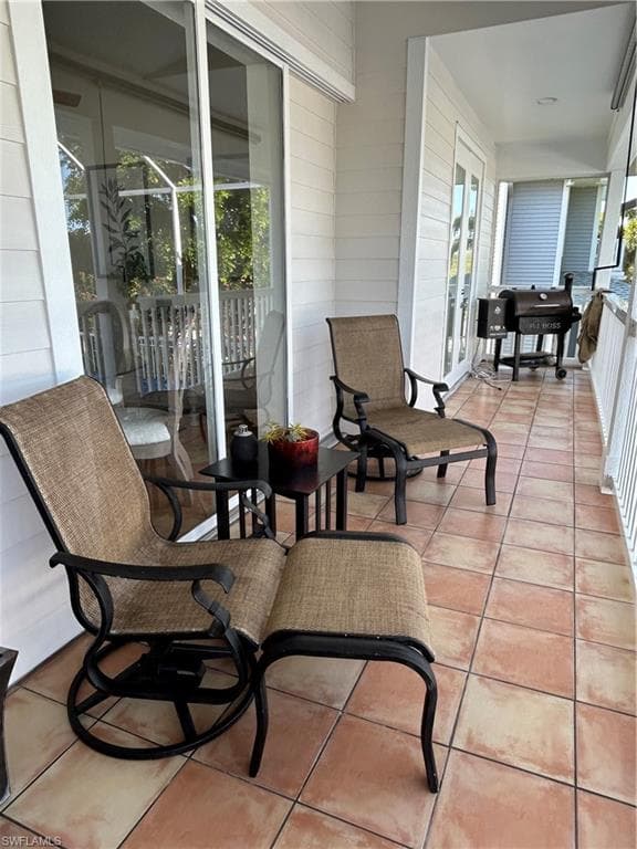 1521 Gordon River LN, NAPLES FL 34104-30