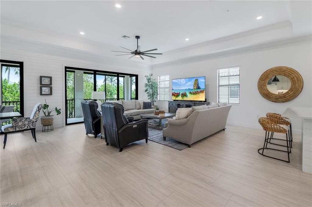 2472 Breakwater WAY # 202, NAPLES FL 34112-11