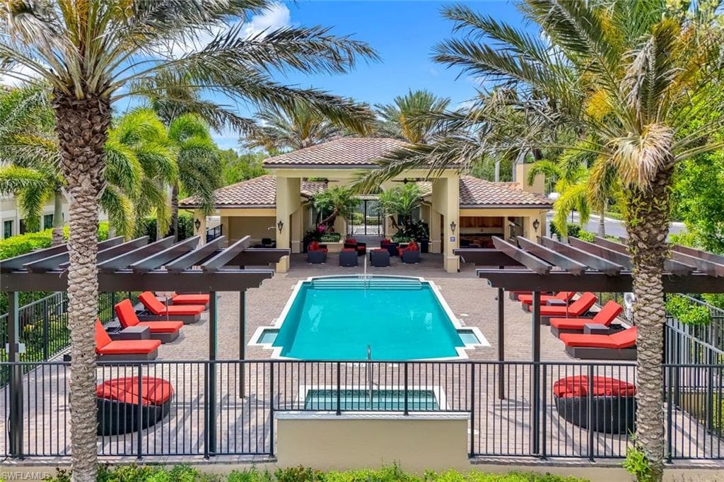 2472 Breakwater WAY # 202, NAPLES FL 34112-38