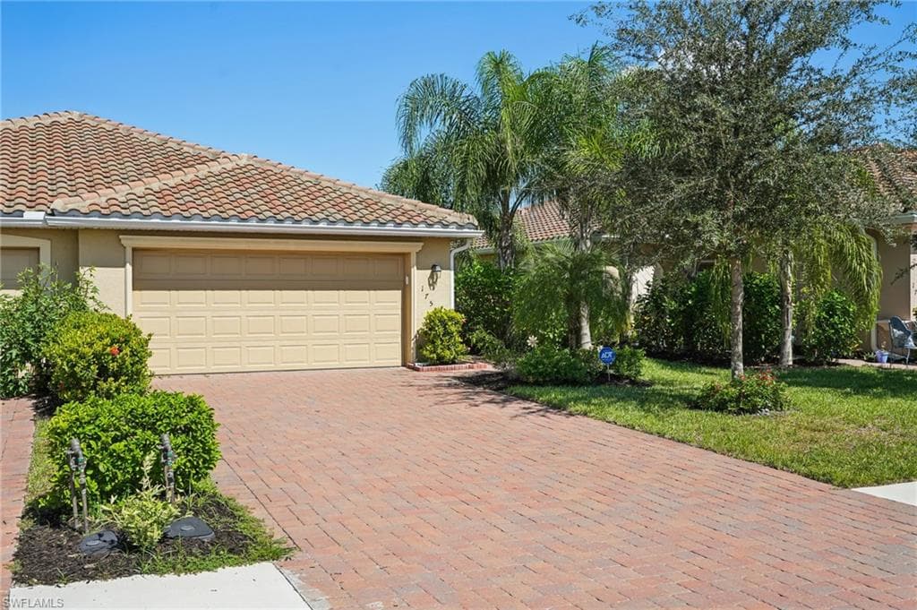 1751 Alameda DR, NAPLES FL 34120-12