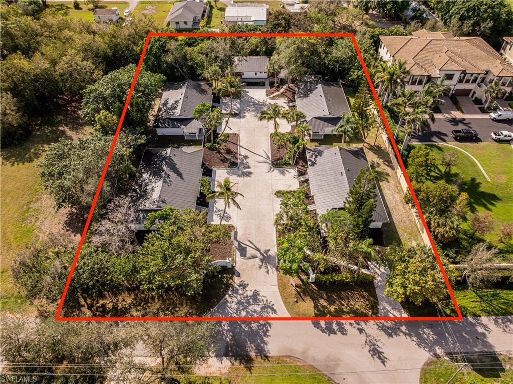 2616 Lakeview DR, NAPLES FL 34112-1