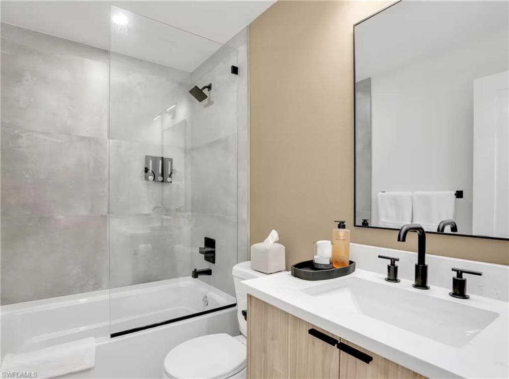 2616 Lakeview DR, NAPLES FL 34112-17