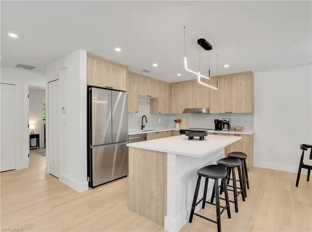 2616 Lakeview DR, NAPLES FL 34112-14