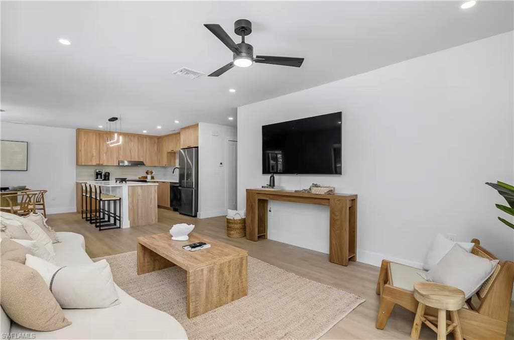 2616 Lakeview DR, NAPLES FL 34112-7