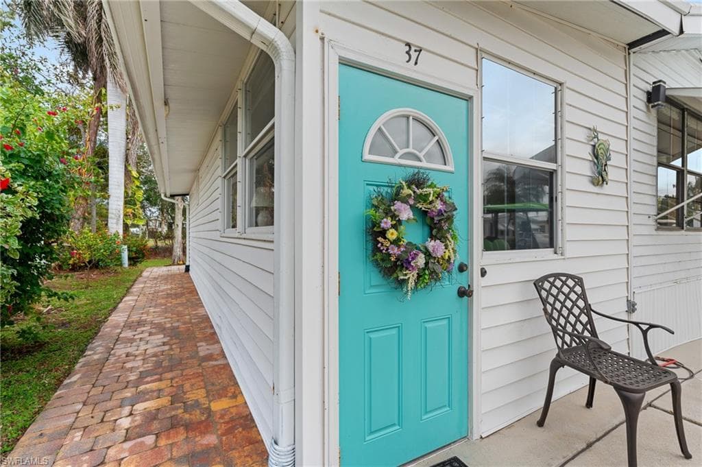 37 Bass LN, NAPLES FL 34114-16