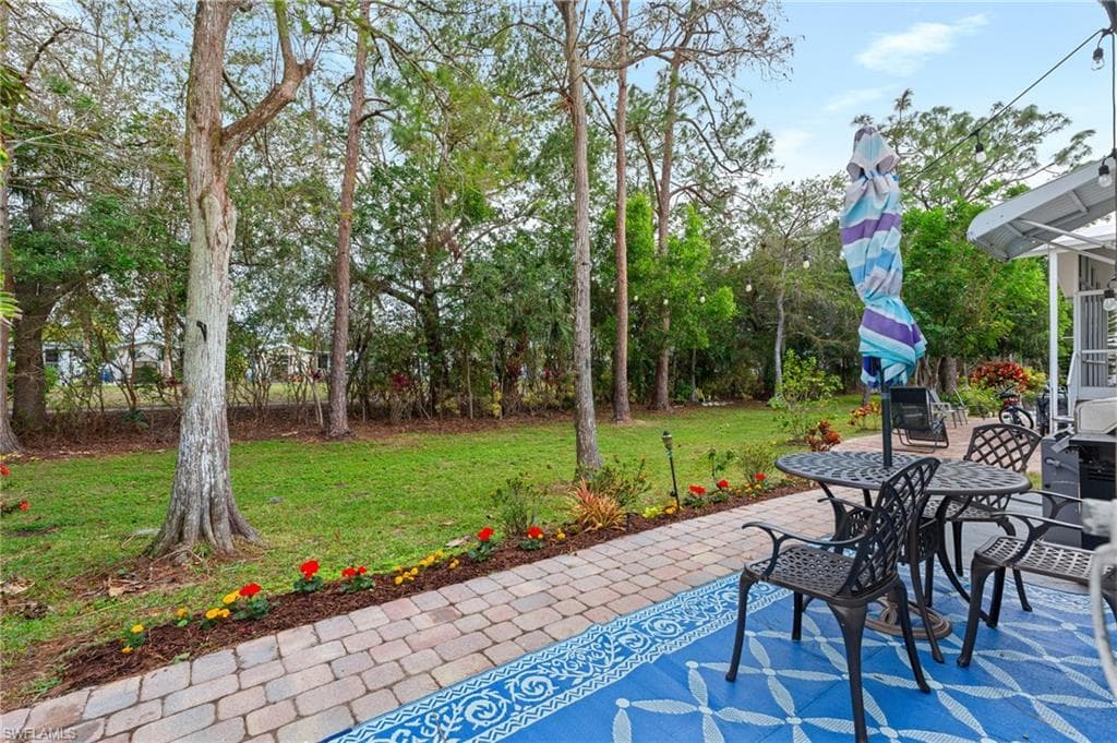 37 Bass LN, NAPLES FL 34114-15