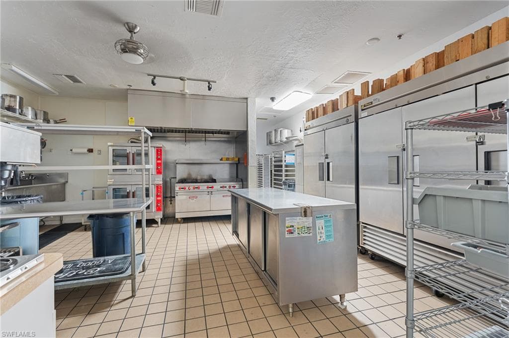 37 Bass LN, NAPLES FL 34114-33