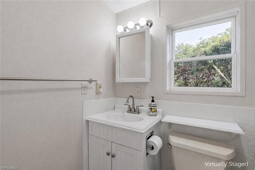 37 Bass LN, NAPLES FL 34114-9