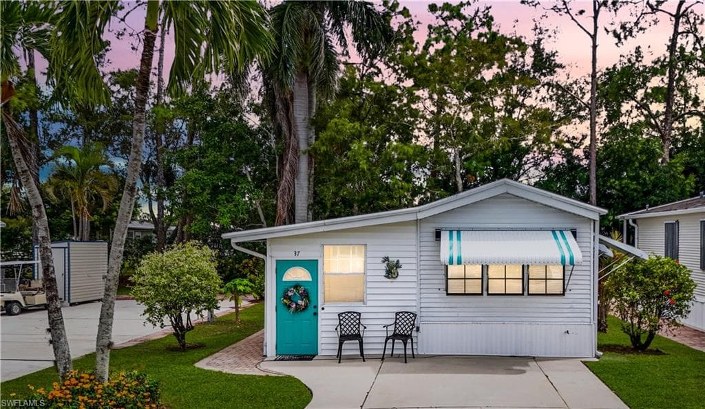 37 Bass LN, NAPLES FL 34114-18