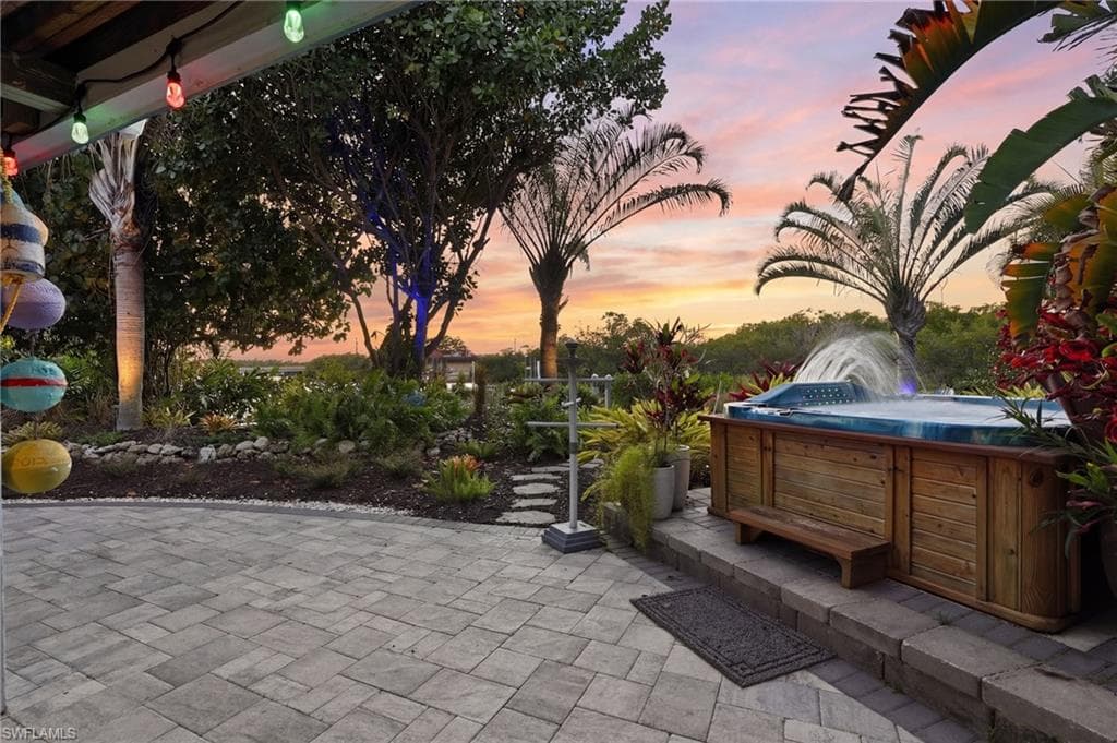 193 Cocohatchee ST, NAPLES FL 34110-6