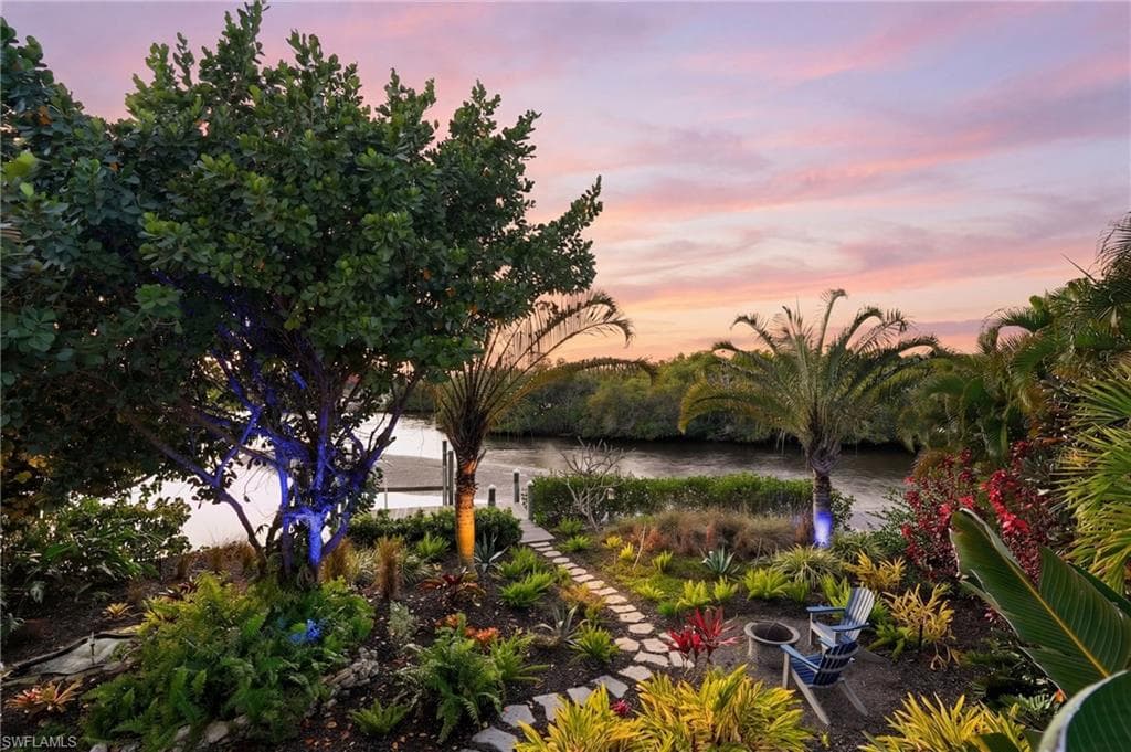 193 Cocohatchee ST, NAPLES FL 34110-2