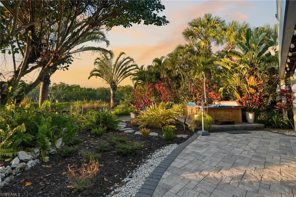193 Cocohatchee ST, NAPLES FL 34110-8