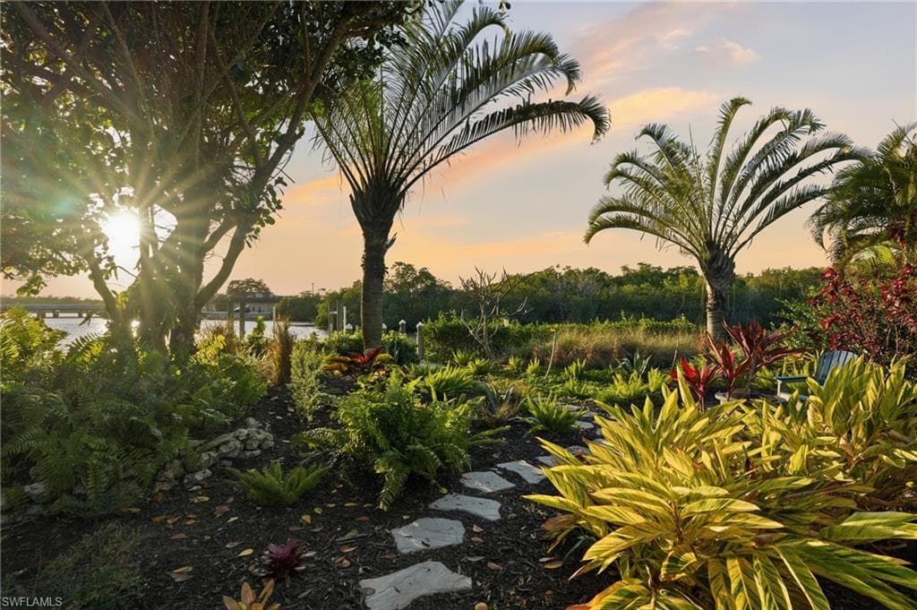 193 Cocohatchee ST, NAPLES FL 34110-9