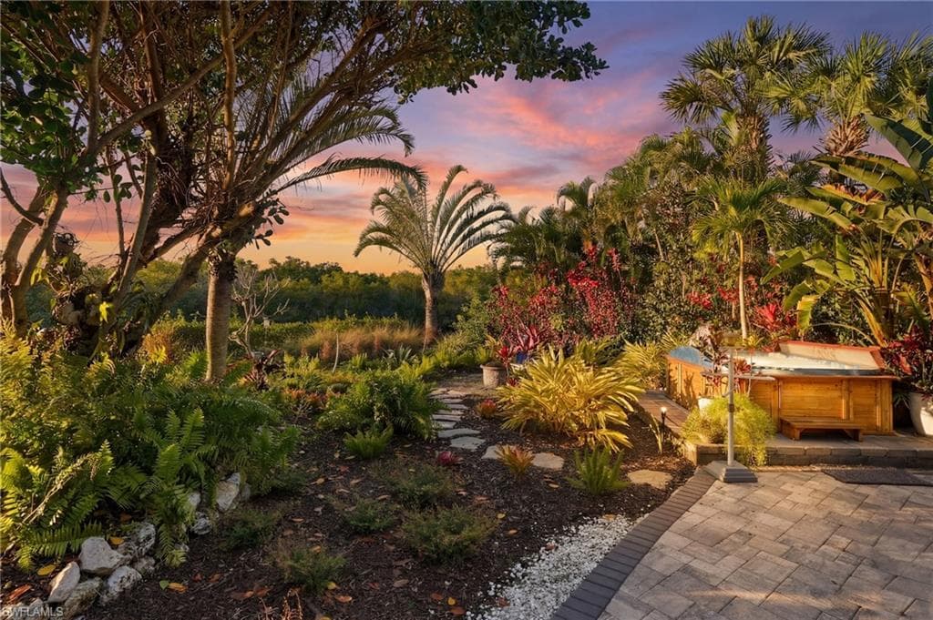 193 Cocohatchee ST, NAPLES FL 34110-48
