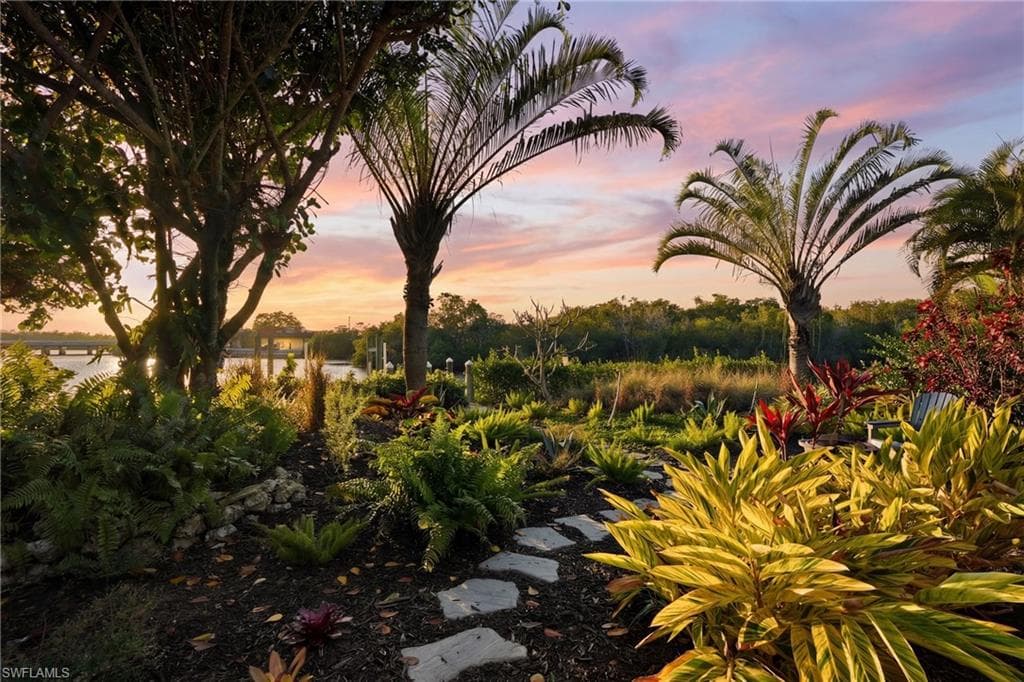 193 Cocohatchee ST, NAPLES FL 34110-49