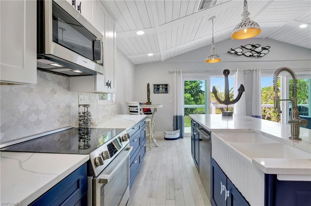 193 Cocohatchee ST, NAPLES FL 34110-14