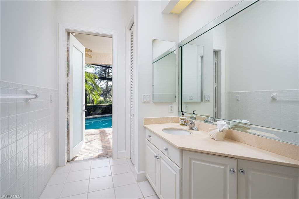 896 Barcarmil WAY, NAPLES FL 34110-22
