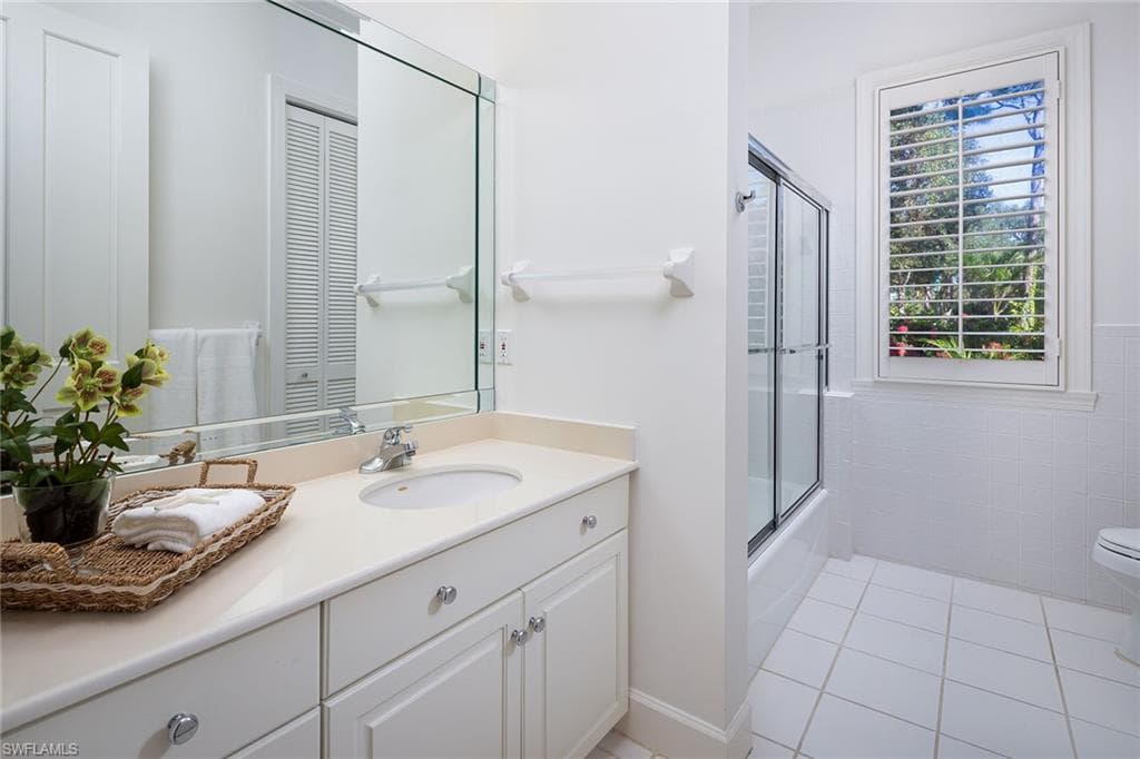 896 Barcarmil WAY, NAPLES FL 34110-25
