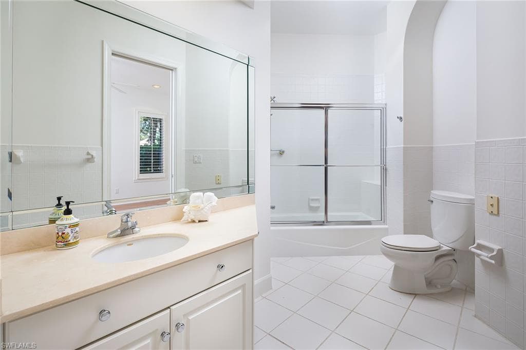 896 Barcarmil WAY, NAPLES FL 34110-23