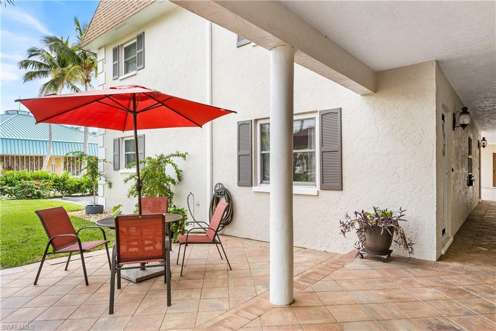 940 3rd ST S # 201, NAPLES FL 34102-21