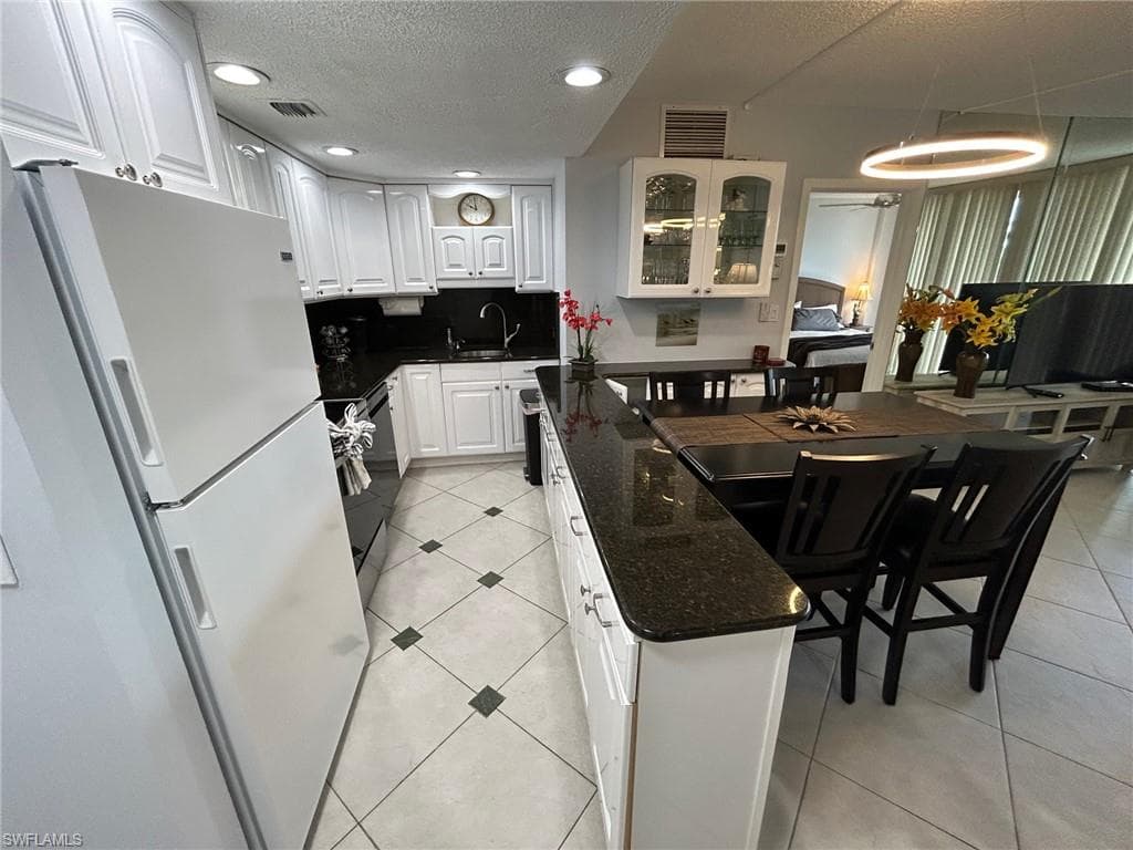 180 Seaview CT # 212, MARCO ISLAND FL 34145-30