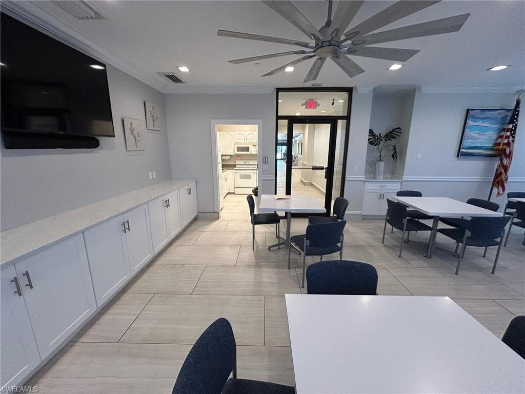 180 Seaview CT # 212, MARCO ISLAND FL 34145-3