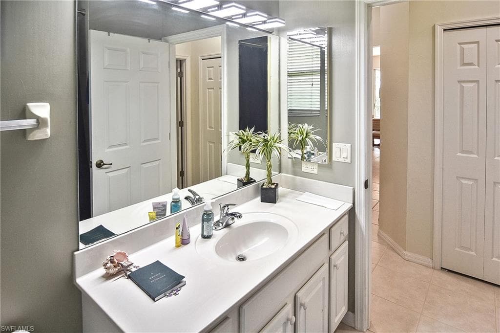 9160 Kings Cove CT, FORT MYERS FL 33967-27