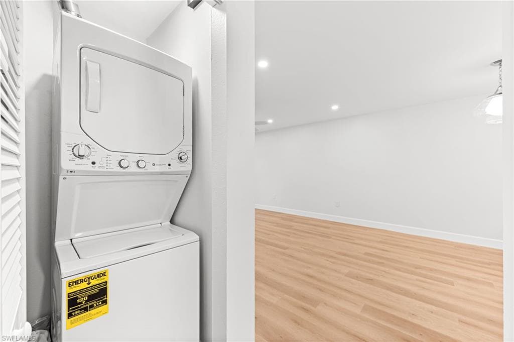 1155 Rosemary CT # B207, NAPLES FL 34103-14