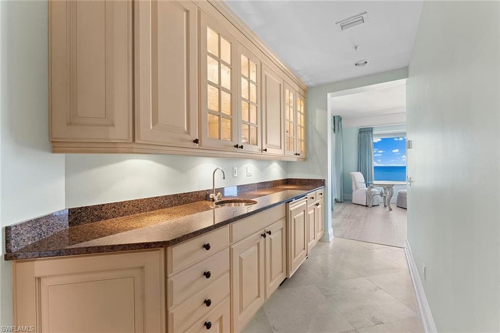 81 Seagate DR # 801, NAPLES FL 34103-12