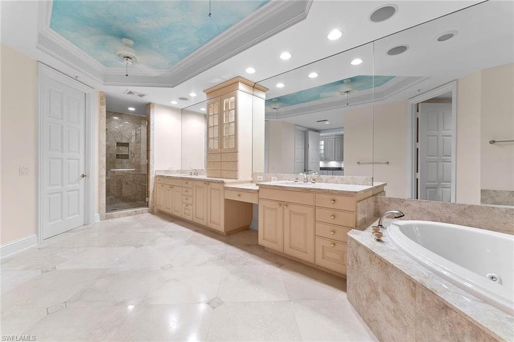 81 Seagate DR # 801, NAPLES FL 34103-17