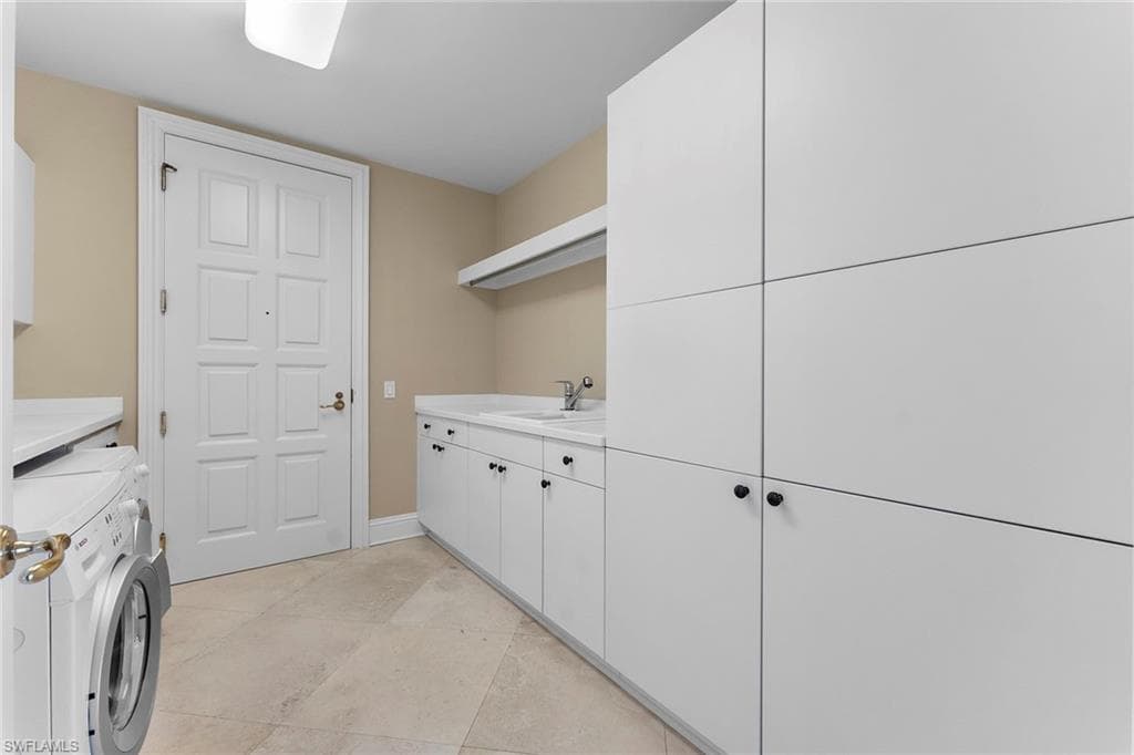 81 Seagate DR # 801, NAPLES FL 34103-34