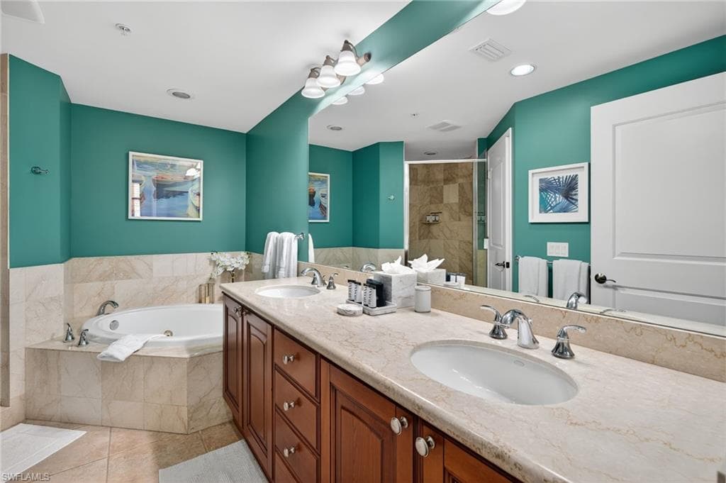 975 Sandpiper ST # A204, NAPLES FL 34102-14