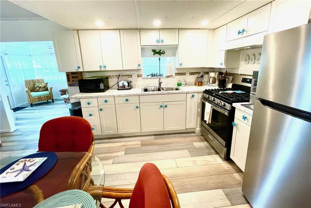 220 Derwent BLVD, FORT MYERS FL 33908-5